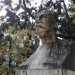 Il mezzo busto Giuseppe Capruzzi, sindaco di Bari dal 1887 al 1890 situato in Piazza Garibaldi e vistosamente rovinato dai bisognini dei volatili